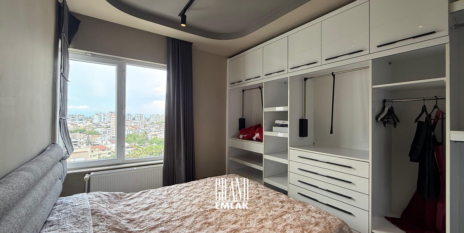 Kılıçarslan Sitesinde Denize Sıfır Lüks Eşyalı 12.Katta 3+1 Kiralık Daire (20)