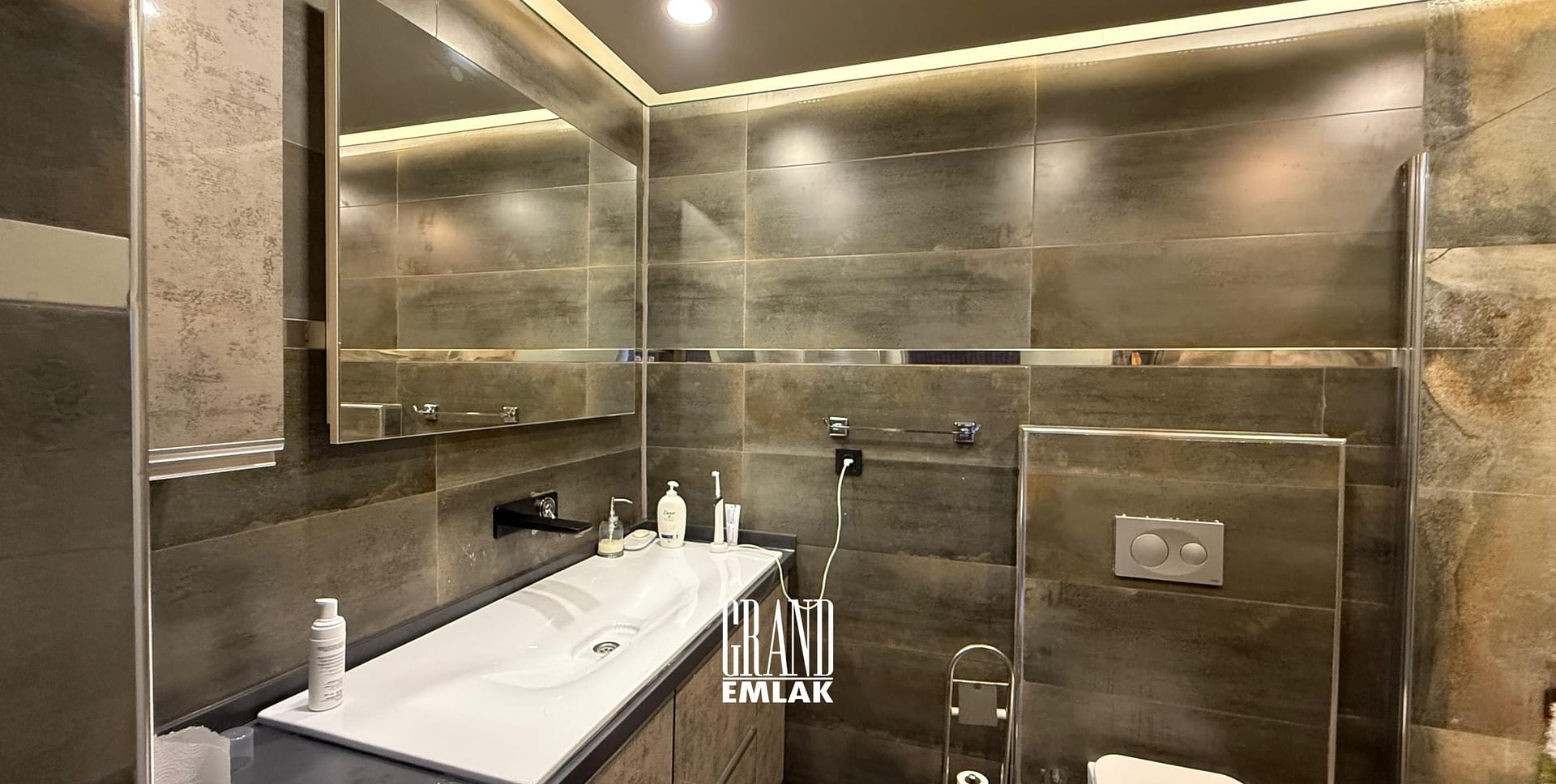 Kılıçarslan Sitesinde Denize Sıfır Lüks Eşyalı 12.Katta 3+1 Kiralık Daire (21)