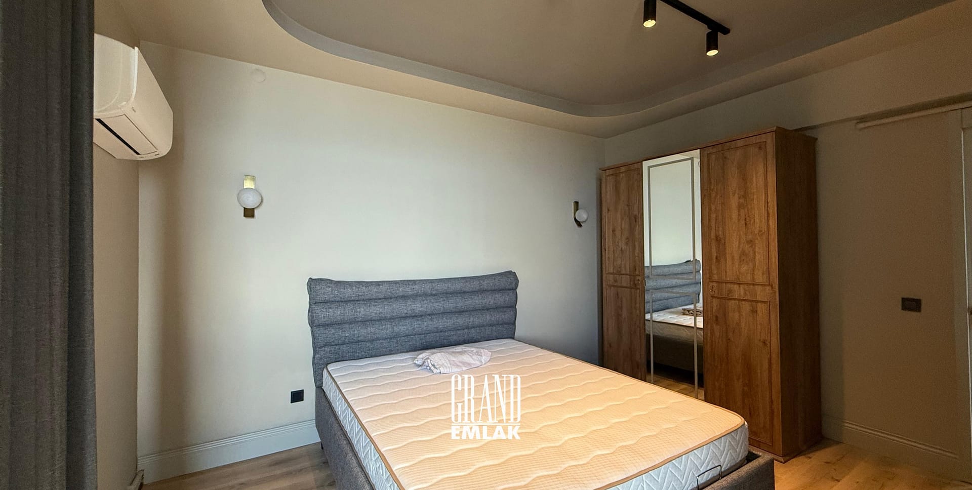 Kılıçarslan Sitesinde Denize Sıfır Lüks Eşyalı 12.Katta 3+1 Kiralık Daire (29)