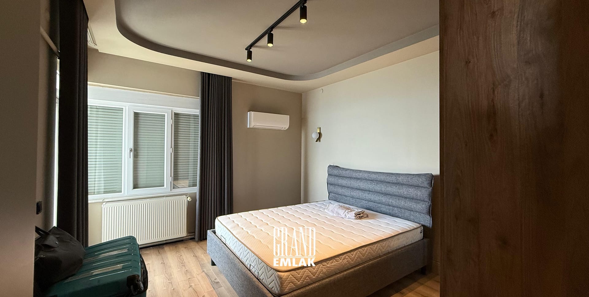 Kılıçarslan Sitesinde Denize Sıfır Lüks Eşyalı 12.Katta 3+1 Kiralık Daire (30)
