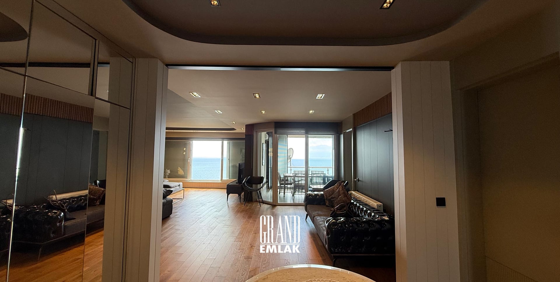 Kılıçarslan Sitesinde Denize Sıfır Lüks Eşyalı 12.Katta 3+1 Kiralık Daire (32)