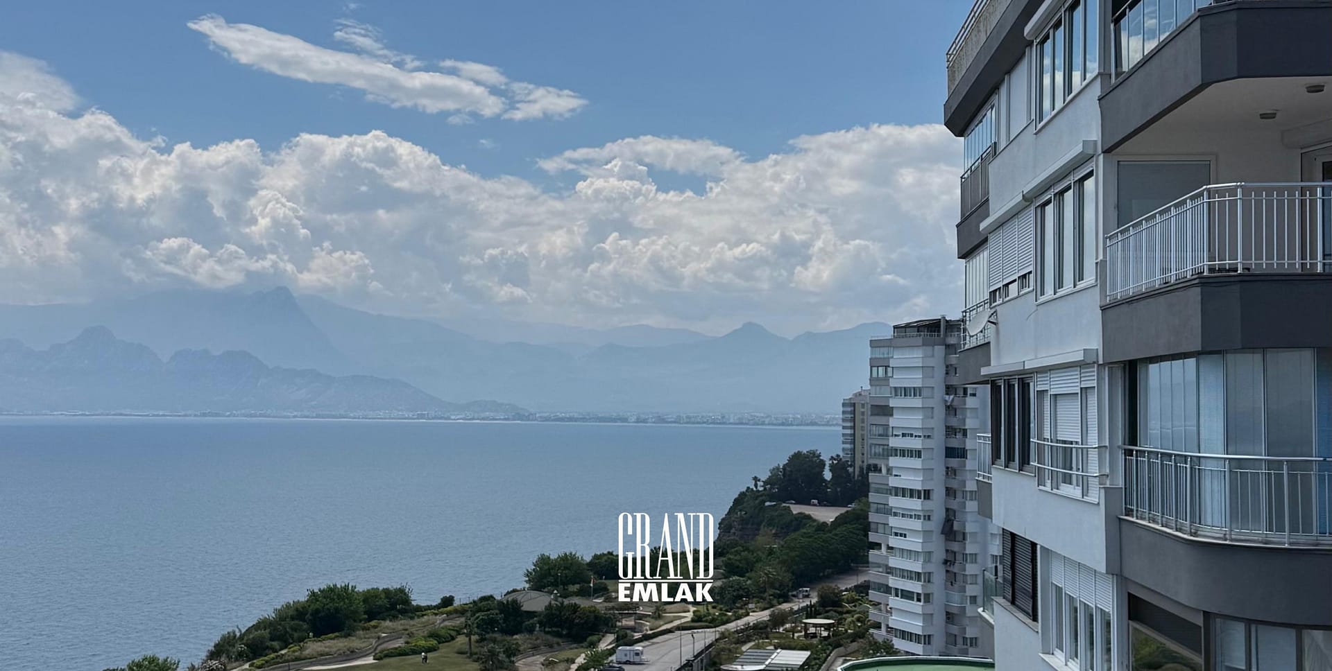 Kılıçarslan Sitesinde Denize Sıfır Lüks Eşyalı 12.Katta 3+1 Kiralık Daire (36)