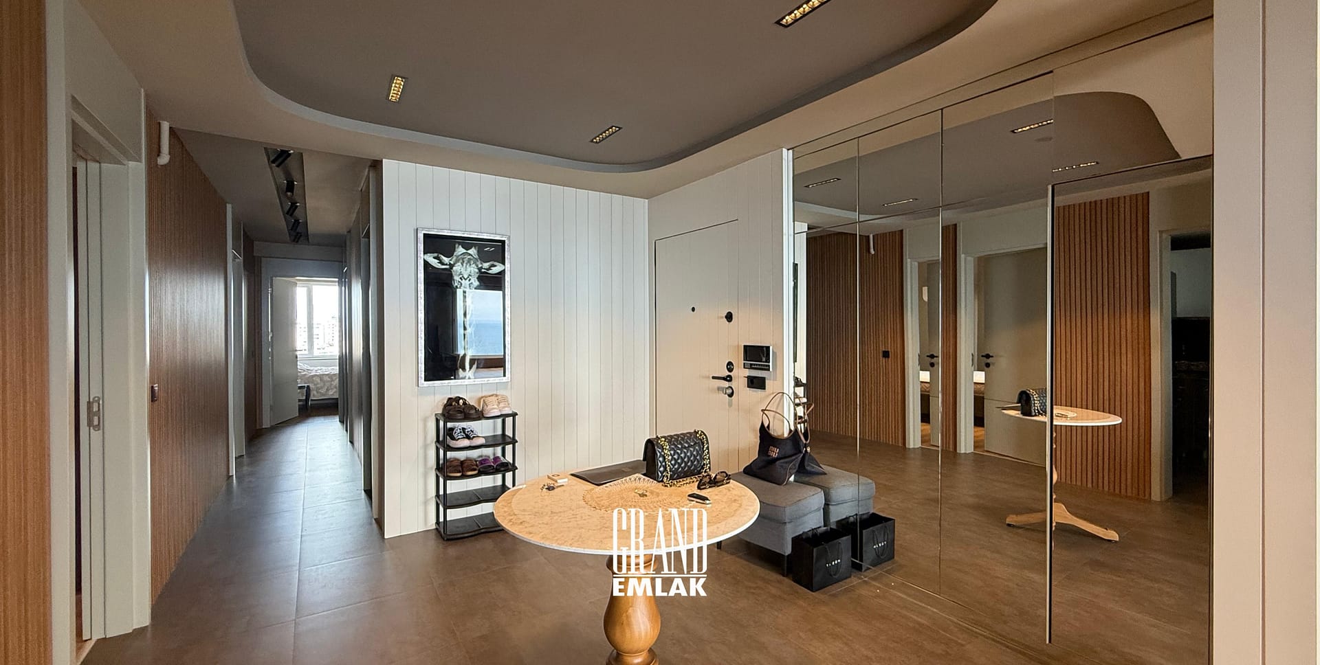 Kılıçarslan Sitesinde Denize Sıfır Lüks Eşyalı 12.Katta 3+1 Kiralık Daire (37)