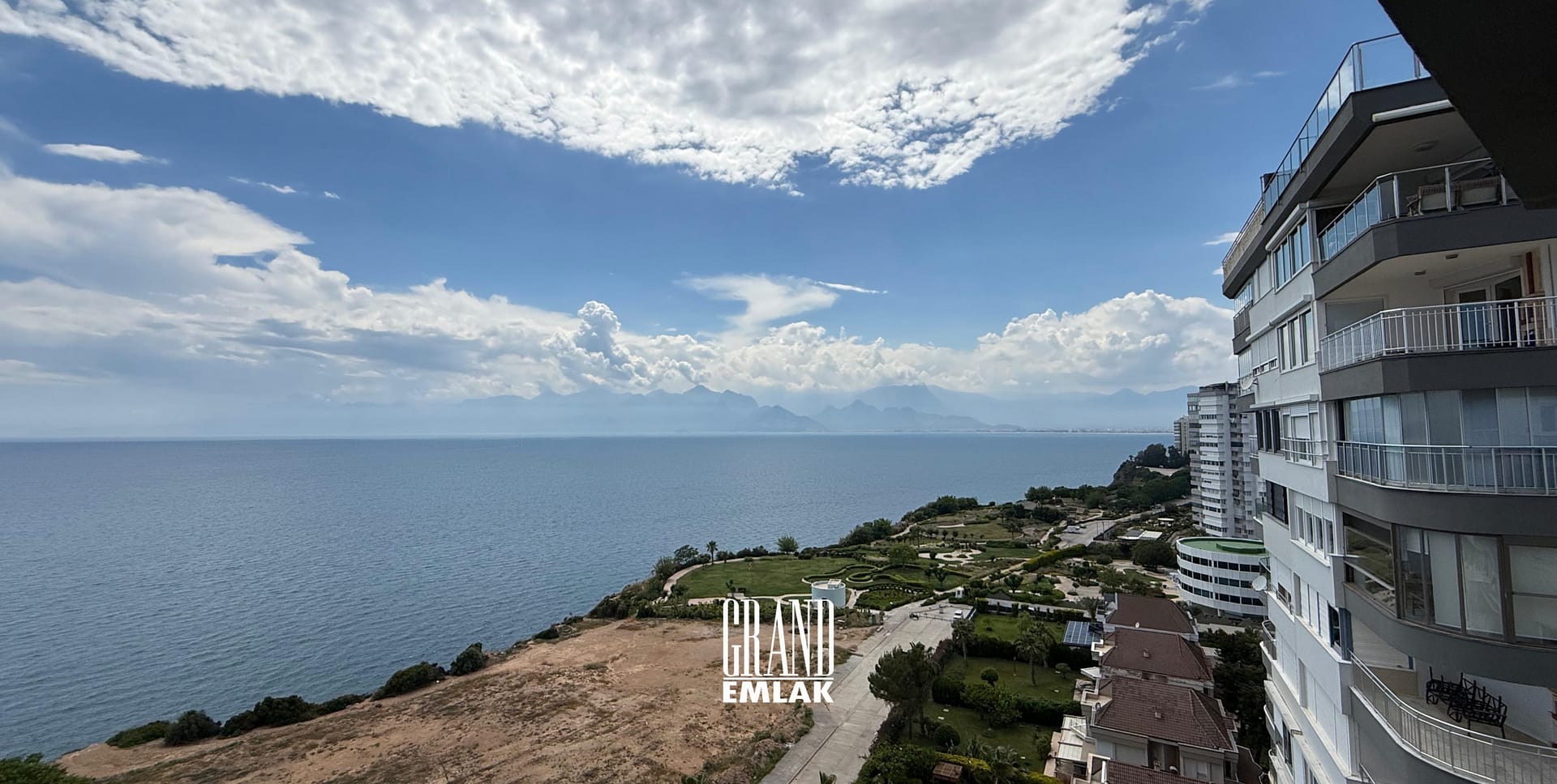 Kılıçarslan Sitesinde Denize Sıfır Lüks Eşyalı 12.Katta 3+1 Kiralık Daire (4)