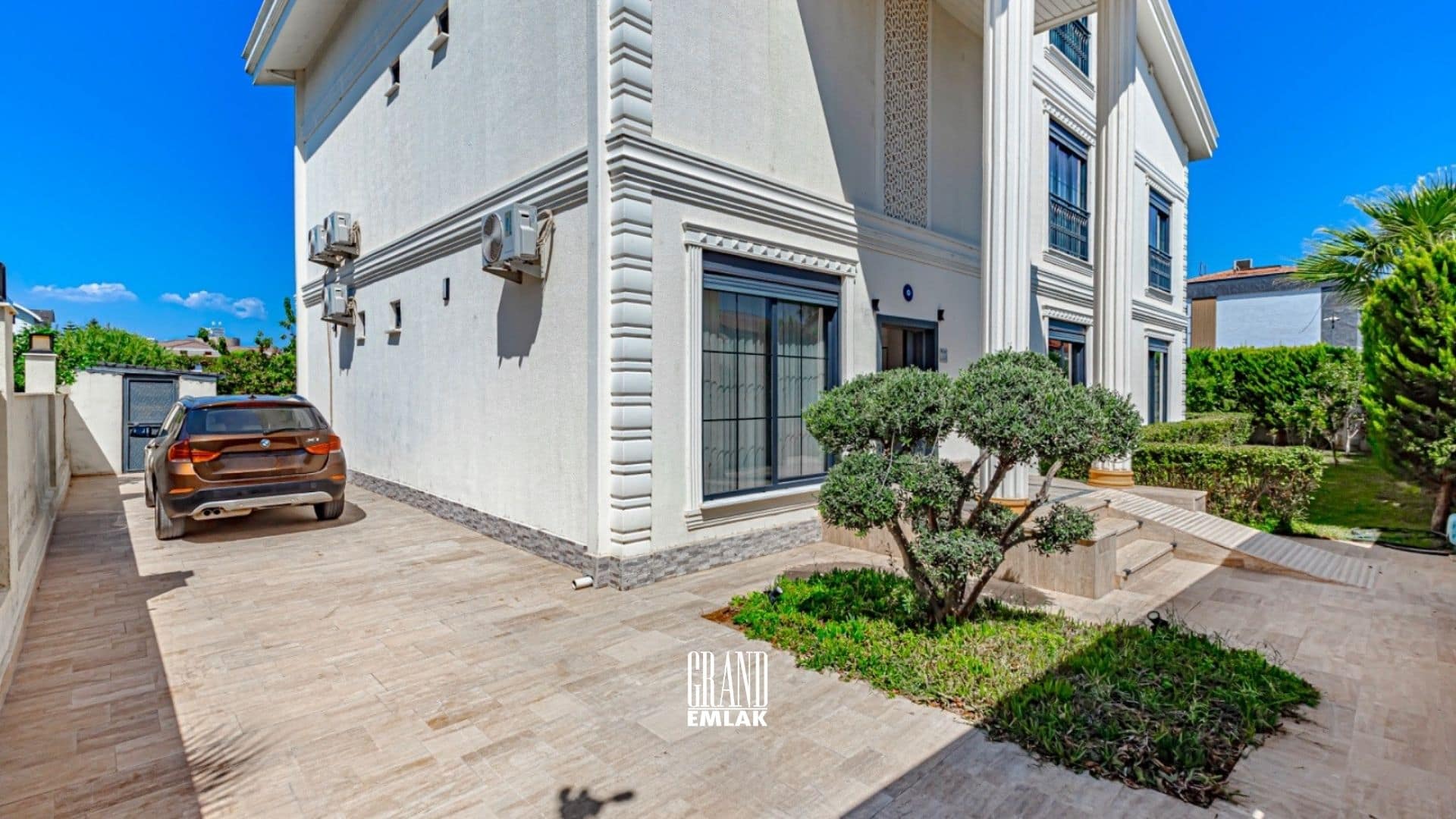 Belek’te 600 m² Köşe Parselde Özel Tasarımlı Satılık 7+1 Müskakil Lüks Villa